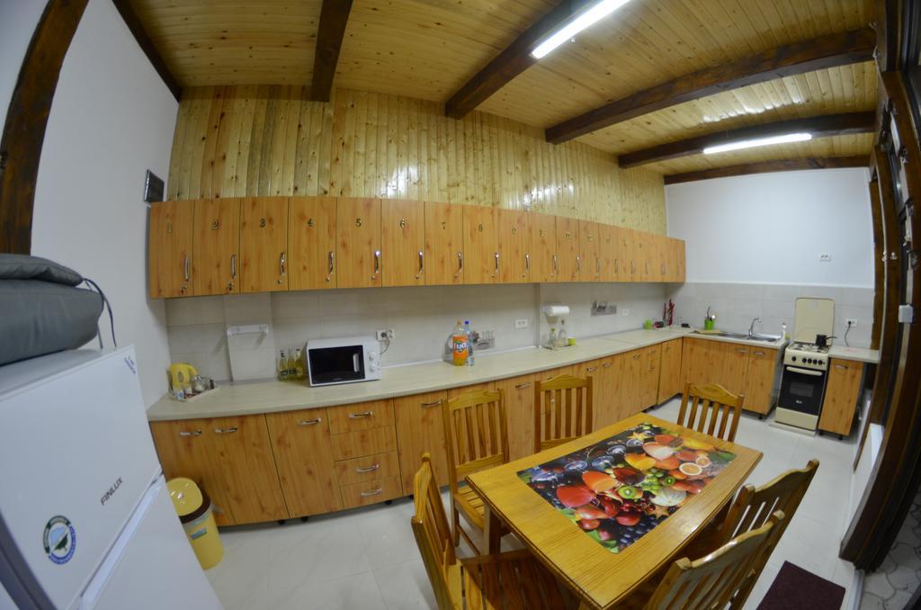 Razvan Holiday Костинешти Экстерьер фото