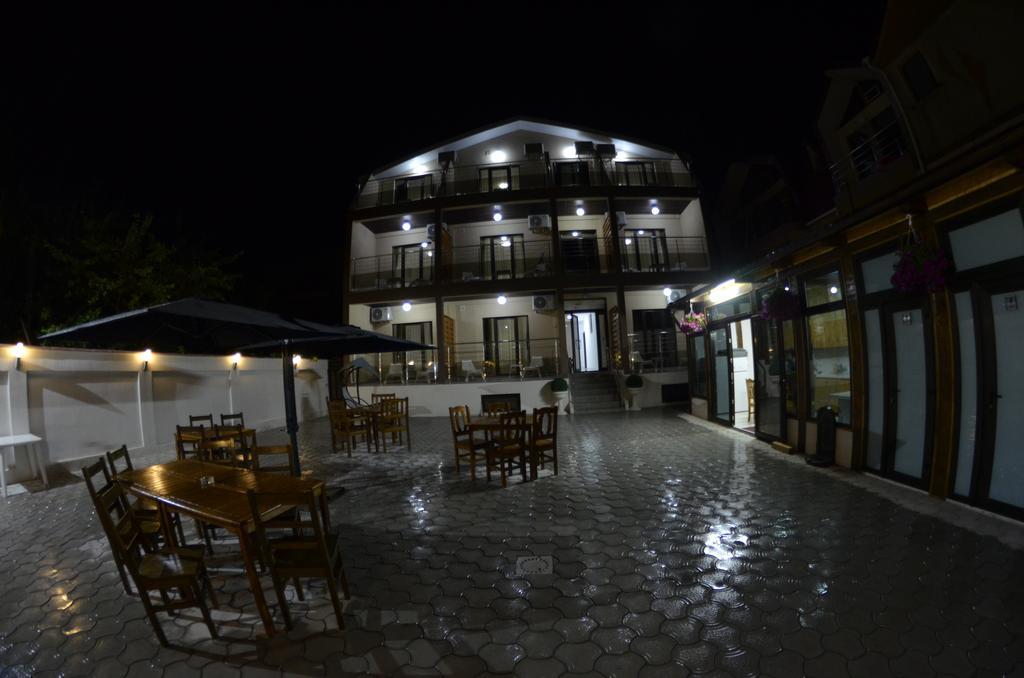 Razvan Holiday Костинешти Экстерьер фото