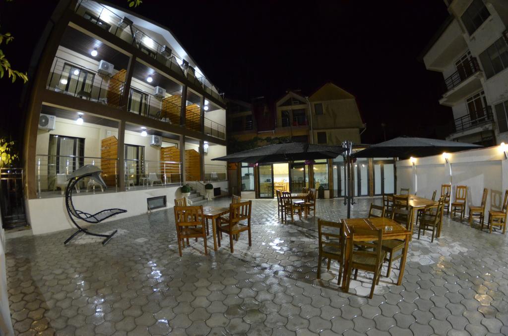 Razvan Holiday Костинешти Экстерьер фото