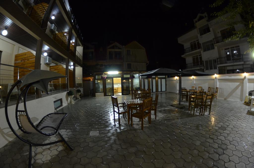 Razvan Holiday Костинешти Экстерьер фото