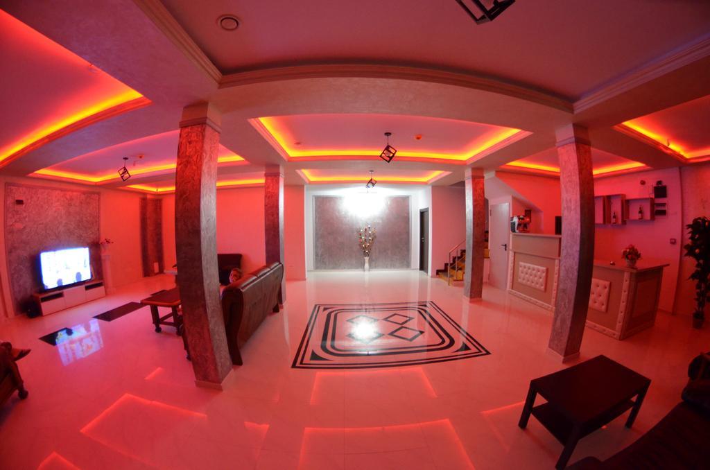 Razvan Holiday Костинешти Экстерьер фото