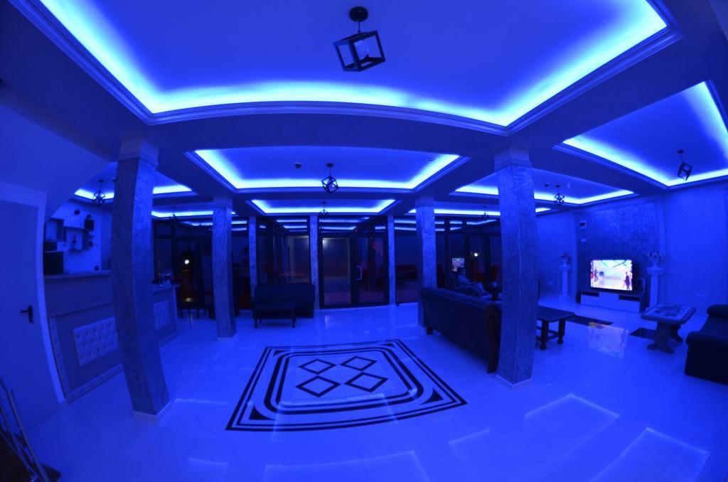 Razvan Holiday Костинешти Экстерьер фото