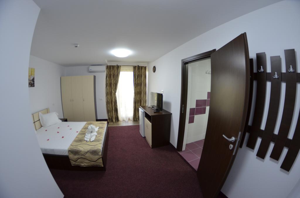 Razvan Holiday Костинешти Экстерьер фото