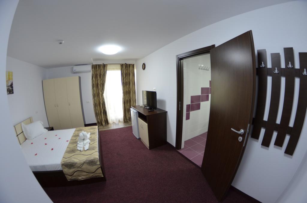Razvan Holiday Костинешти Экстерьер фото
